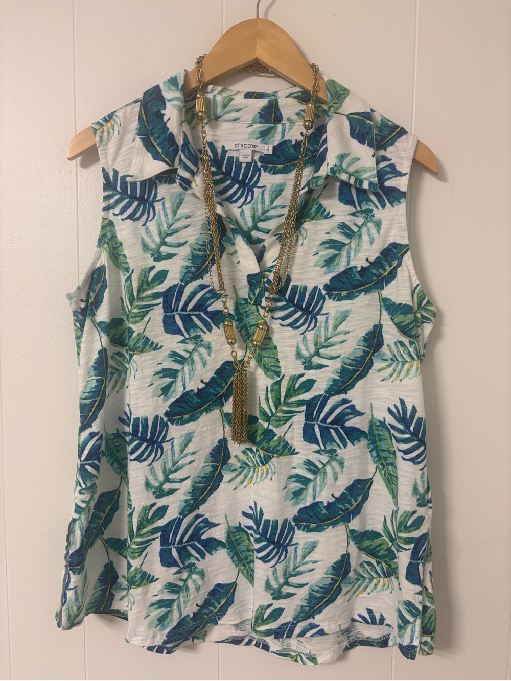 Chico's White Sleeveless Tropical Leaf Print Camisole